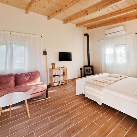 Cozy Owl'S Studio Home ปีร์กอส ภายนอก รูปภาพ